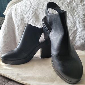 New Eileen Fisher slingback clogs size 6.5.